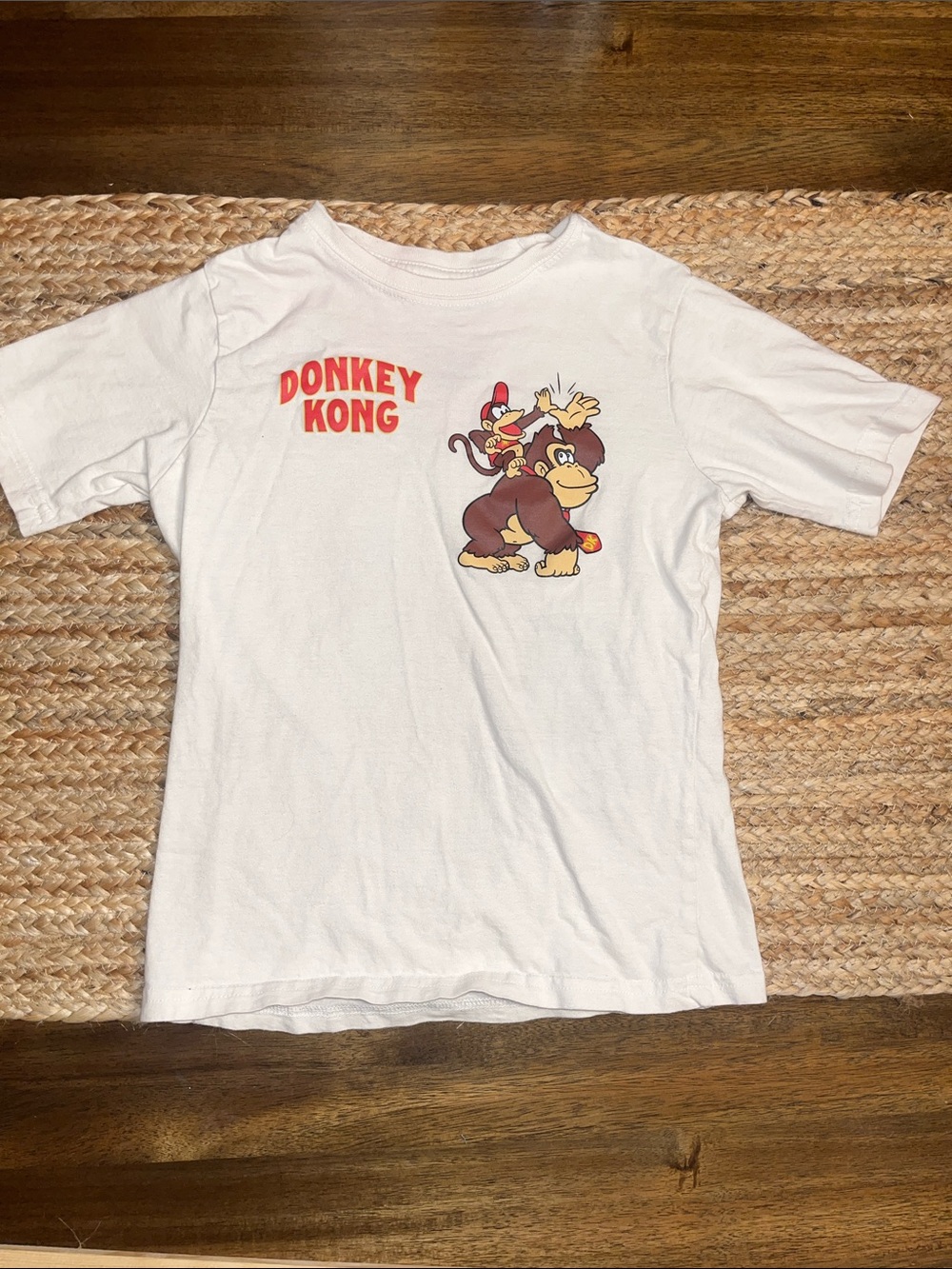 Donkey Kong  Kids Graphic Tee M Nintendo